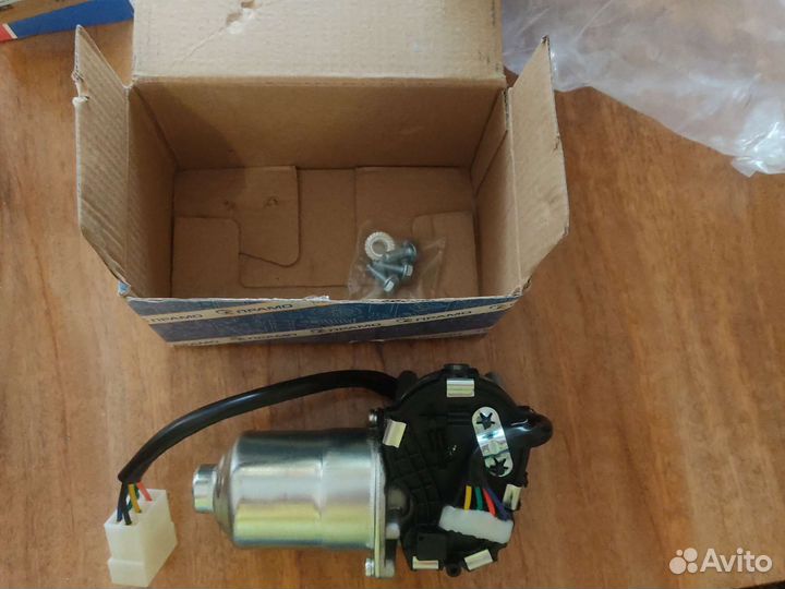 Мотор стеклоочистителя