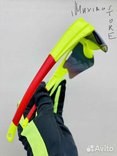 Зеленые спортивные солнцезащитные очки