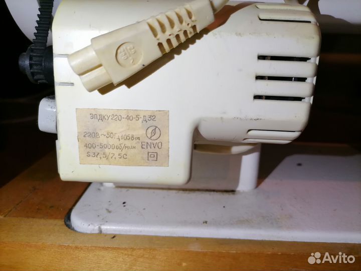 Швейная машинка чайка 134а