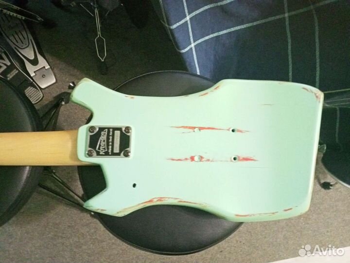 Самодельная гитара из скейтовых дек