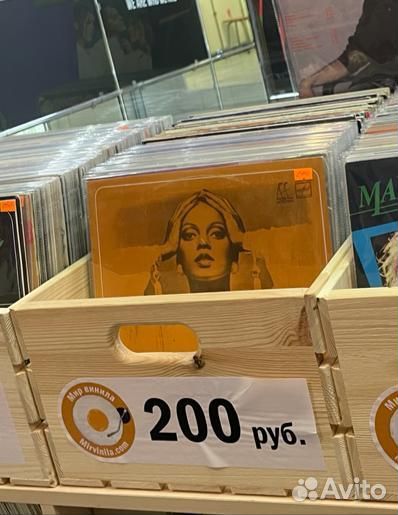 Виниловые пластинки разных жанров