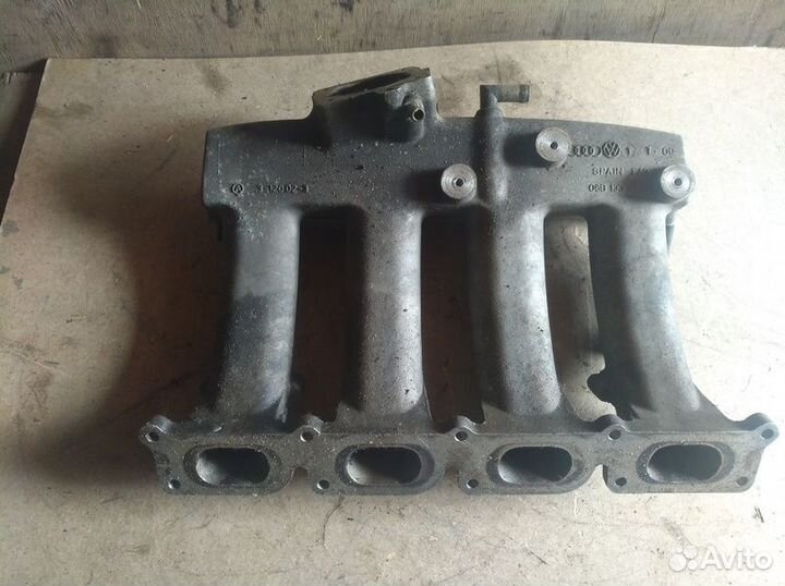 Коллектор впускной Audi A4 B5 с1994-2001г А4 Б5 с1