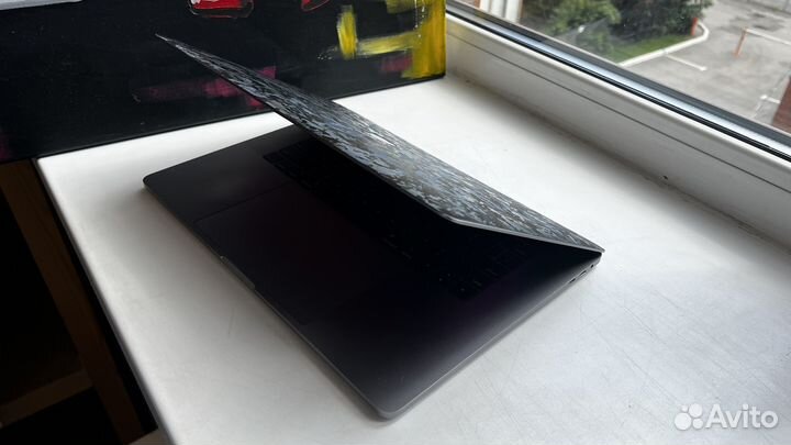 Macbook pro 15 2019 i9/32/1tb + vega20