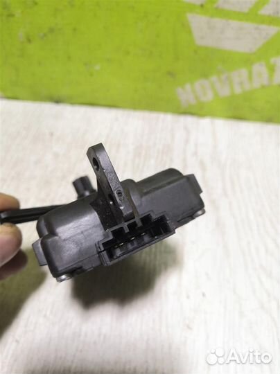 Моторчик заслонки отопителя Фольксваген Гольф 4