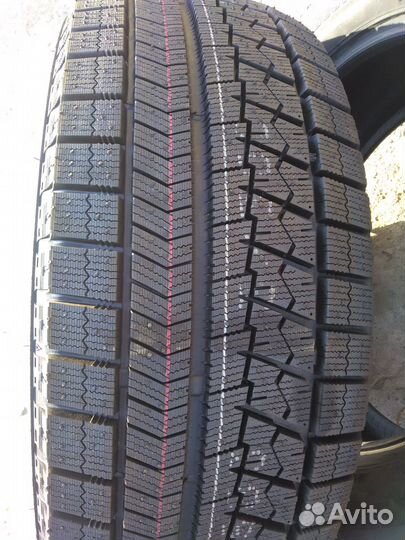 Bridgestone Blizzak VRX 215/50 R17 112