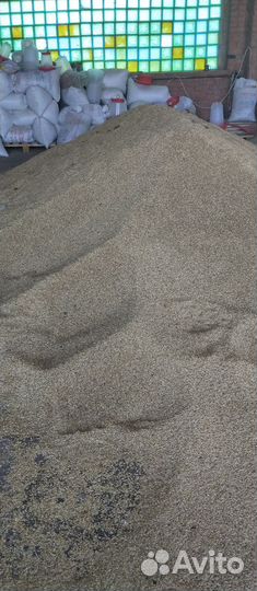 Зерно:Пшеница,ячмень,овёс,кукуруза,горох,комбикорм