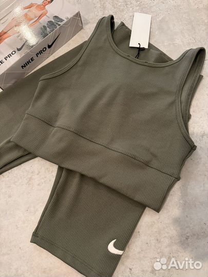 Комплект для спорта топ и шорты nike pro