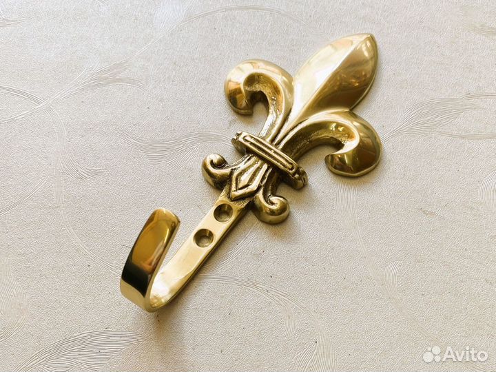 Крючок настенный лилия Fleur-de-Lys Латунь