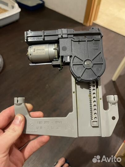 Привод подголовника bmw 52108158582