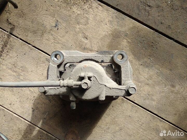 Суппорт передний правый Nissan Qashqai