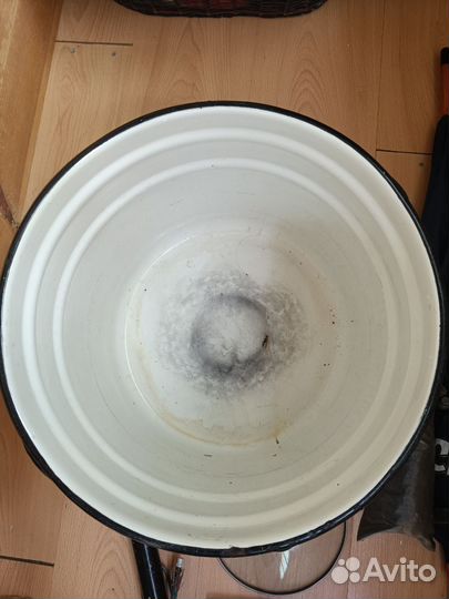 Кастрюля эмалированная большая