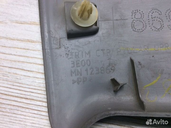 Обшивка стойки средней верхняя левая Mitsubishi