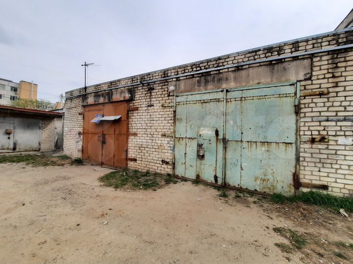 Гараж, > 30 м²