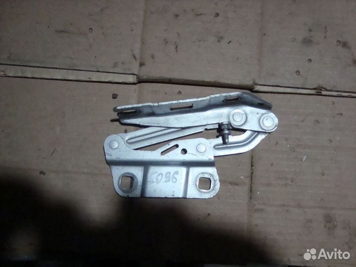 Петля капота правая W164 A2518800228