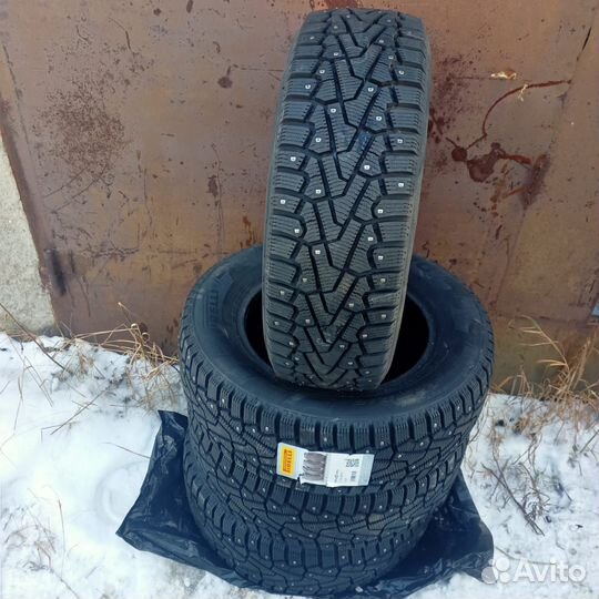 Pirelli Winter Ice Zero 215/65 R16