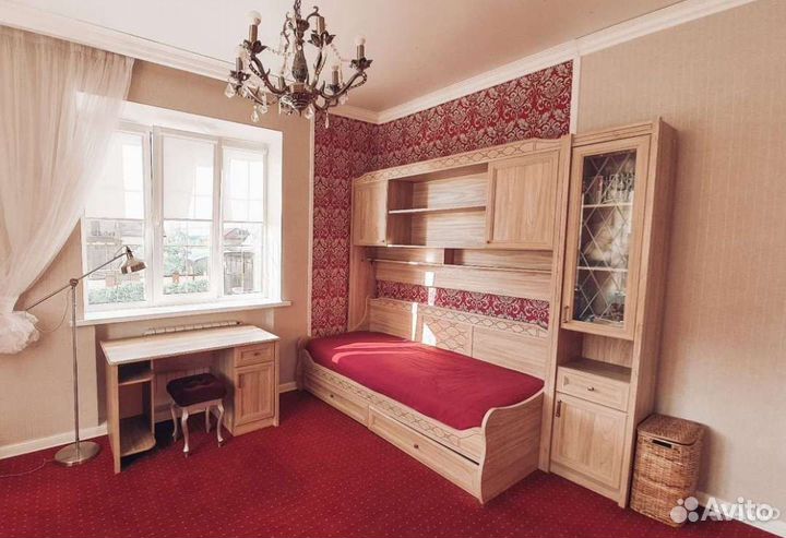 Кровать б/у, шкаф, стол письменный для школьника