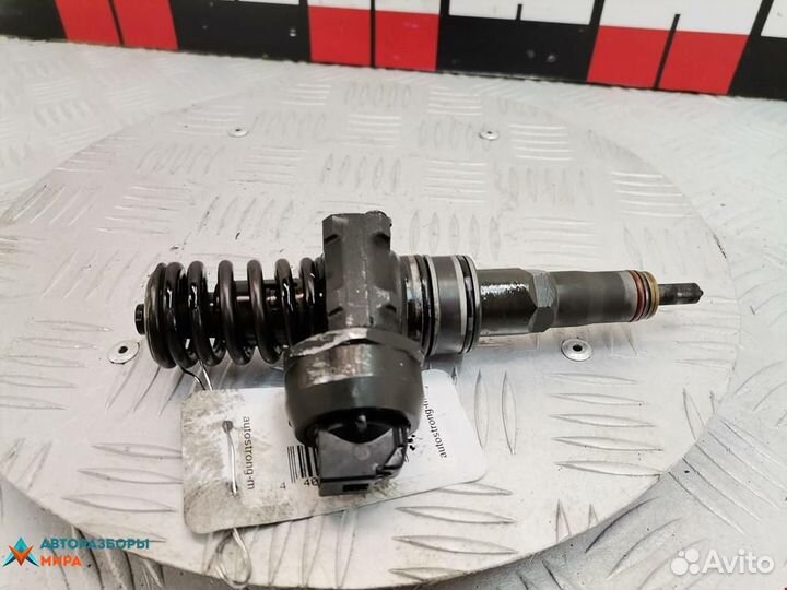 Форсунка Volkswagen Golf 5 2008 038130073AG