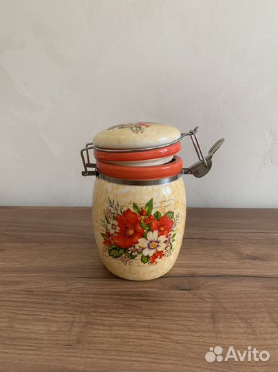 Банка с бугельным замком