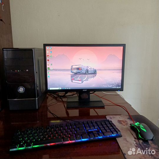 Игровой пк с монитором клавиатурой и мышью