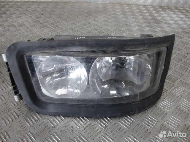 Фара передняя правая MAN 81251016448