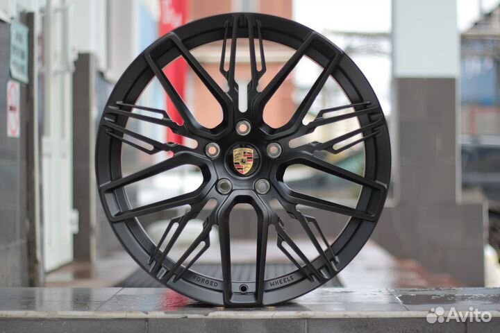 Кованые диски GT Forgrd R21 на Porsche Cayenne