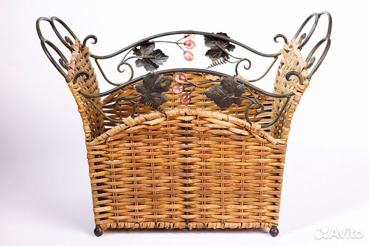 Корзина плетеная винтажная с кованым орнаментом