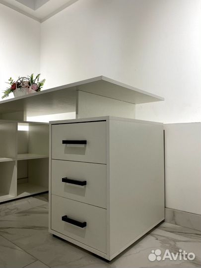 Стол компьютерный