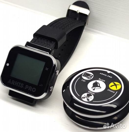 Кнопка вызова персонала кафе и часы официанта