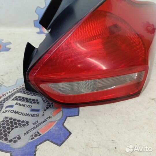 Фонарь задний правый Ford Focus 3 хэтчбек 1.6 2016