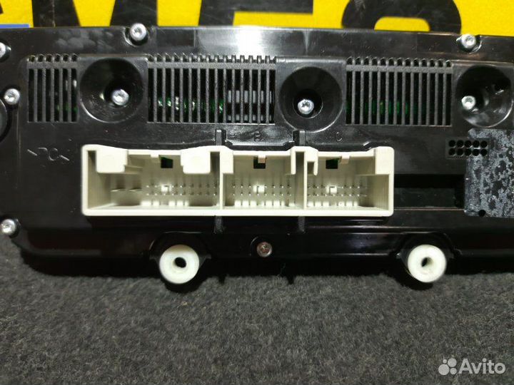 Блок управления климат-контролем Skoda Octavia 2