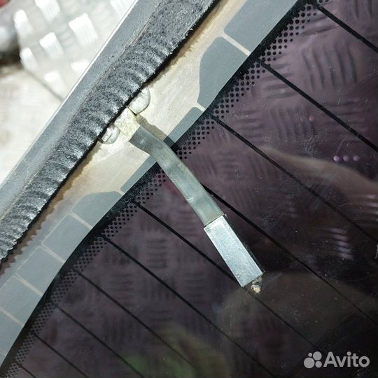 Стекло заднее Renault Clio седан K7J700 2002