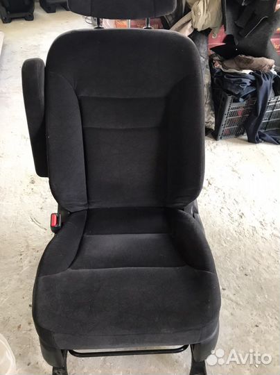 Седенье на Honda Elysion