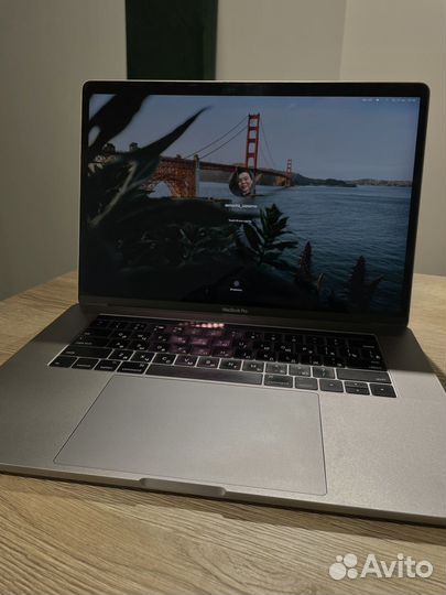 Apple MacBook Pro 15 2016 touch bar