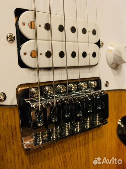 Электрогитара + комбик + ремень (комплект)