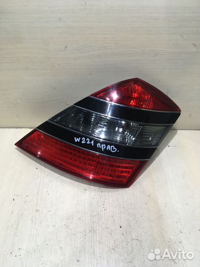 Задний фонарь правый в крыло Mercedes Benz W221