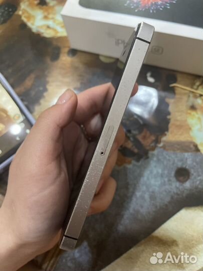 iPhone SE, 32 ГБ