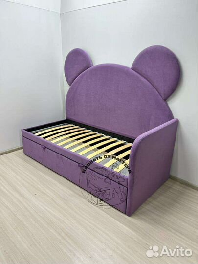 Детская кровать с мягкой спинкой