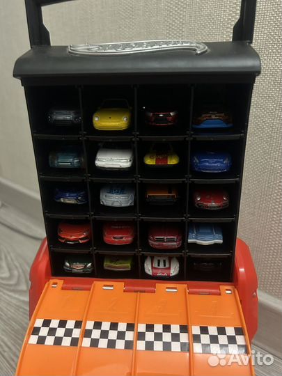 Кейс-автотрек,гараж,чемодан hot wheels, хотвилс