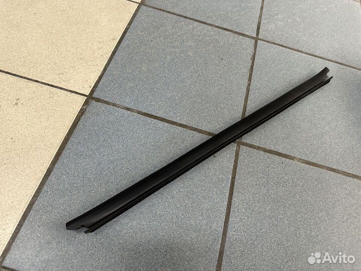 Молдинг заднего правого стекла внутренний Дастер