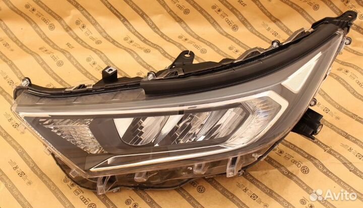 Фара левая toyota RAV4 5 V 19+ full LED