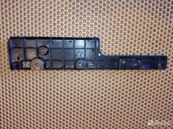 Кронштейн порога задний левый Audi A8 D4 long 4.2