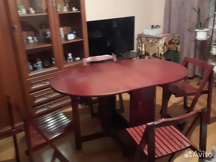 Стол раскладной и 4 стула