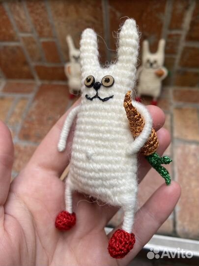 Заяц кролик брелок подвеска игрушка вязаная