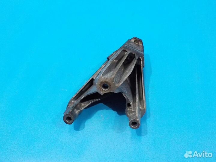 Кронштейн двигателя левый Audi A4 (B8) 2007-2015