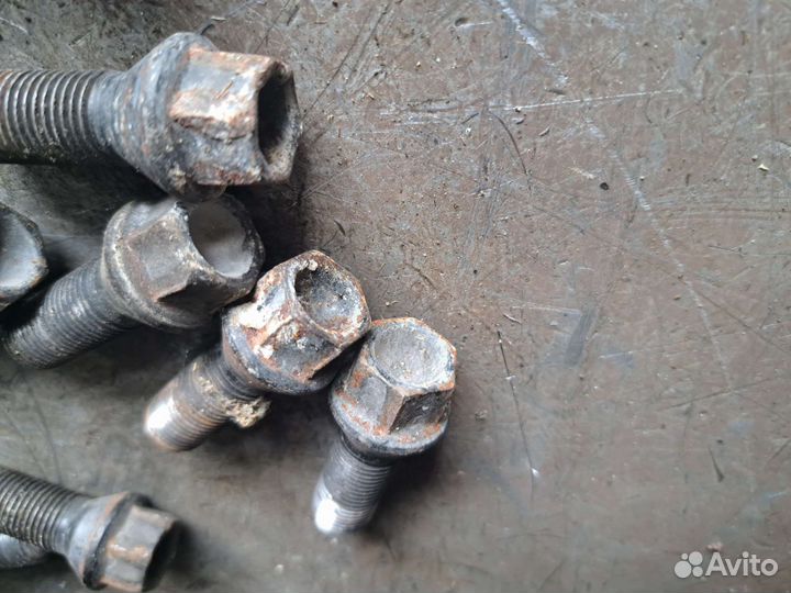 Болты колёсные BMW F01