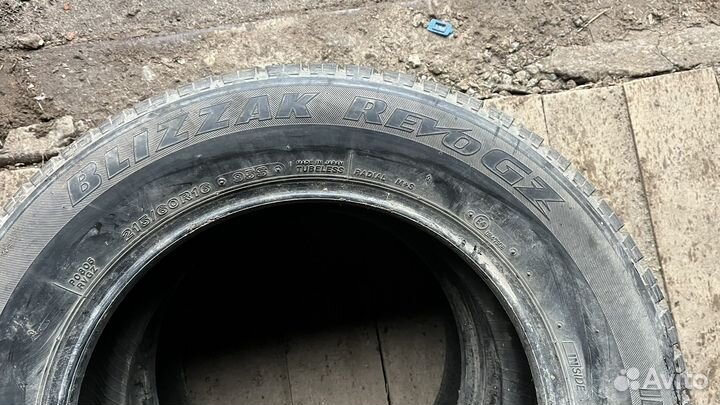 Bridgestone Blizzak Revo GZ 215/60 R16