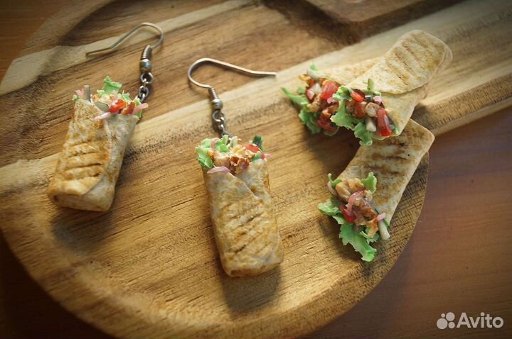 Брошь ручной работы из полимерной глины