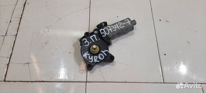 Моторчик стеклоподъемника задний правый