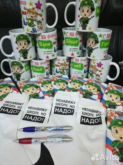 Блокнот и ручка школьнику