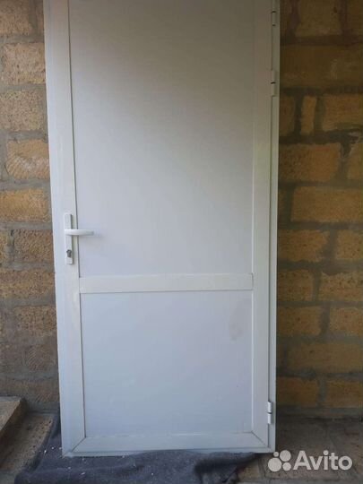 Дверь входная алюминиевая бу
